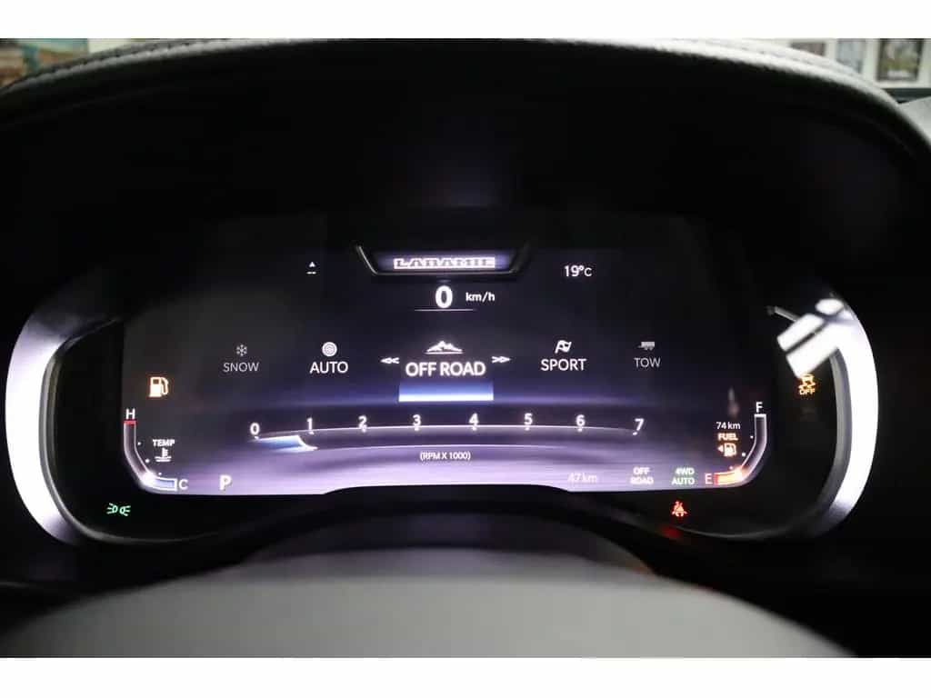 Dodge Ram 1500 Laramie Night ACC SITZBELÜFTUNG PANO null-photo-25
