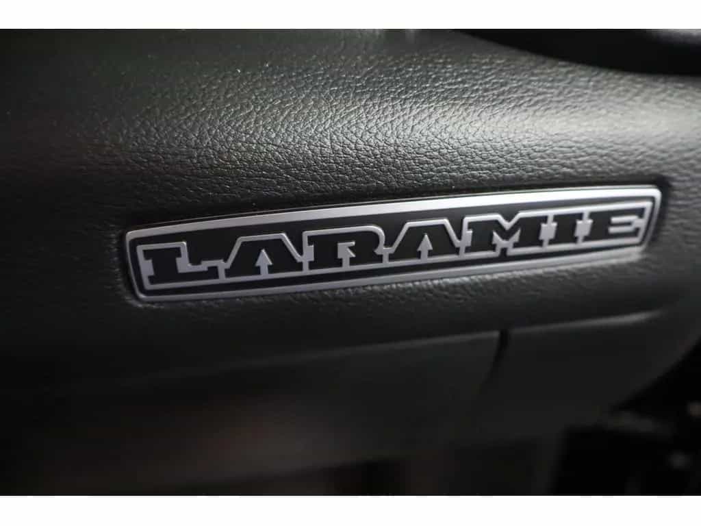 Dodge Ram 1500 Laramie Night ACC SITZBELÜFTUNG PANO null-photo-35