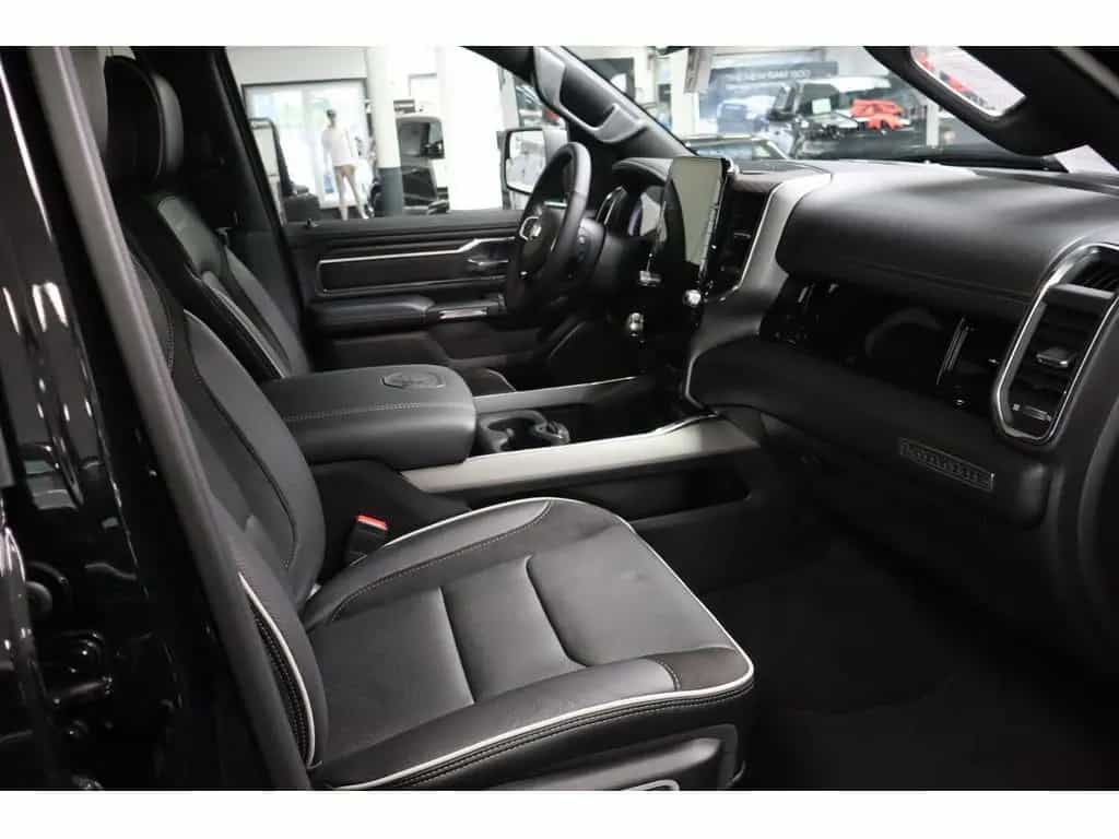 Dodge Ram 1500 Laramie Night ACC SITZBELÜFTUNG PANO null-photo-36