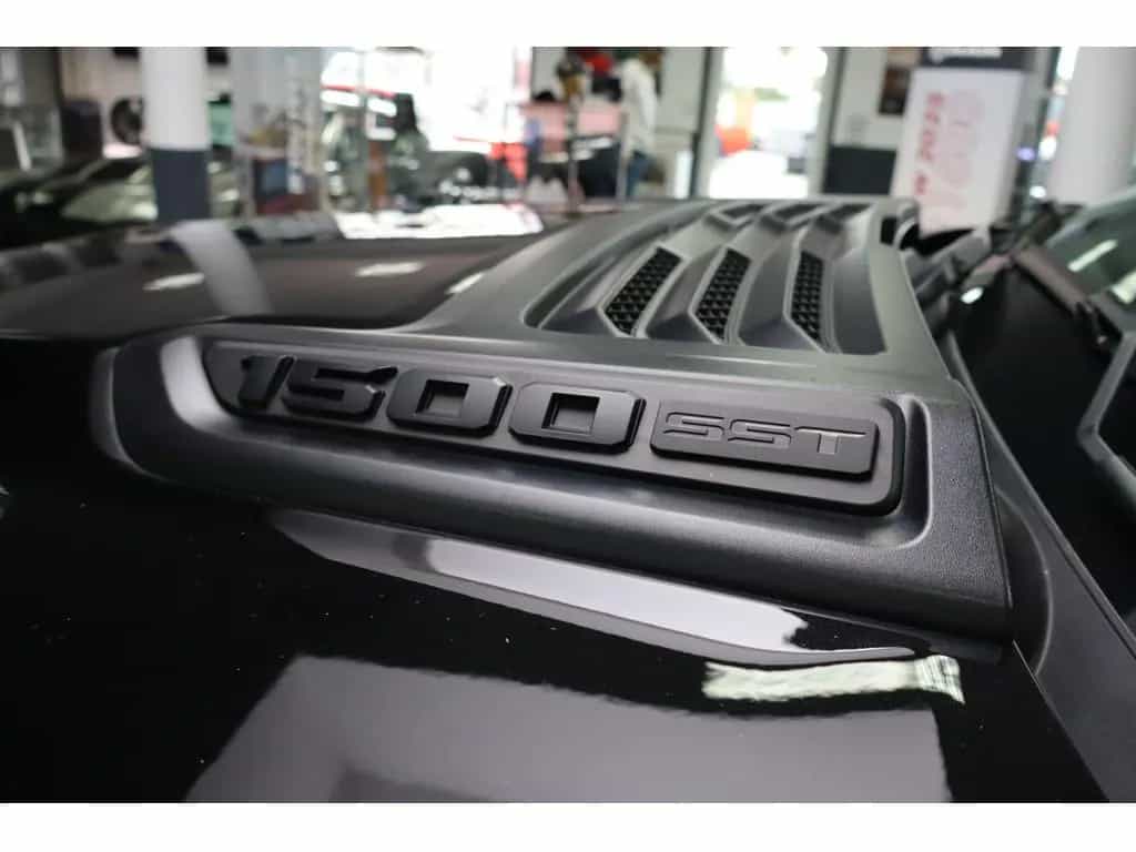 Dodge Ram 1500 Laramie Night ACC SITZBELÜFTUNG PANO null-photo-6