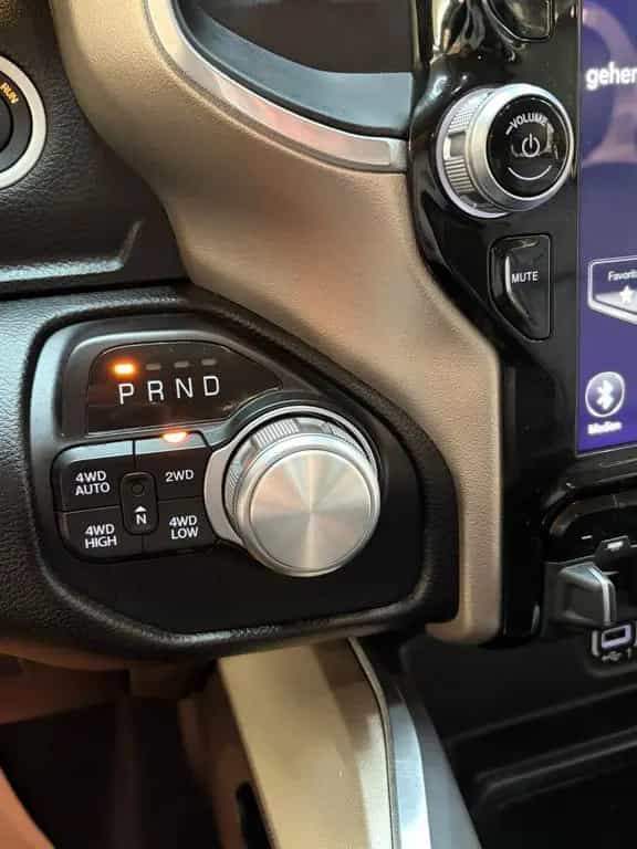 Dodge RAM 1500 Laramie Crew Cab 4x4 Kamera Leder LED 07/2020-photo-25