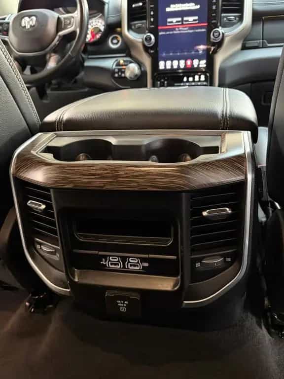 Dodge RAM 1500 Laramie Crew Cab 4x4 Kamera Leder LED 07/2020-photo-39