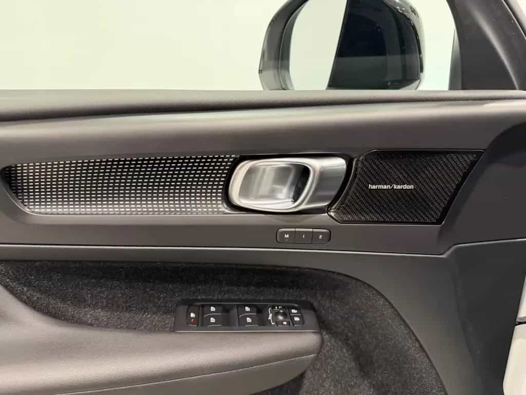 Volvo XC40 R Design AWD 1.HAND PANO+KAMERA+LED+AHK 05/2018-photo-17