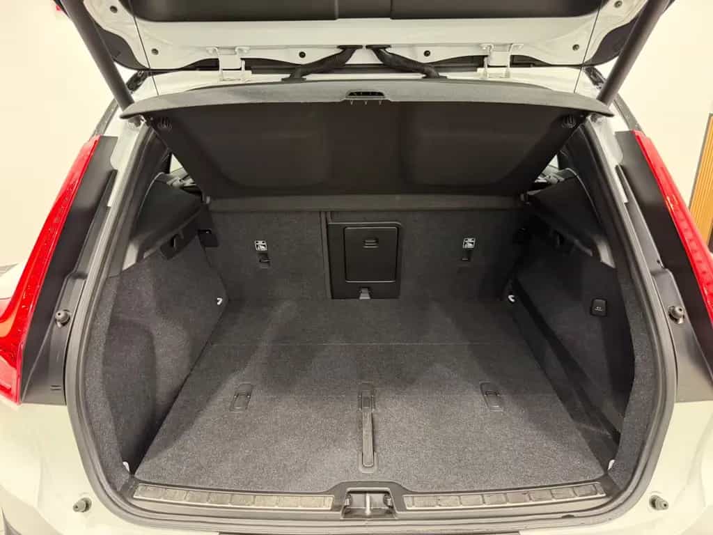 Volvo XC40 R Design AWD 1.HAND PANO+KAMERA+LED+AHK 05/2018-photo-31