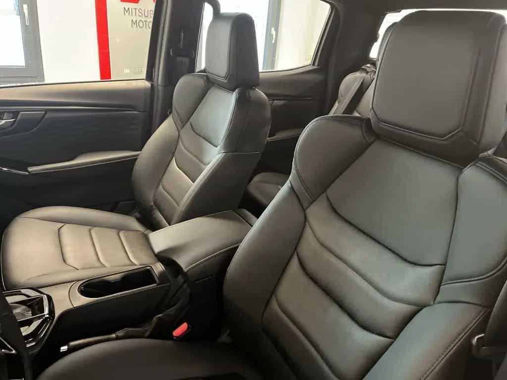 Isuzu D-Max 1.9L DoubleCab 4x4 LSE V-Cross LED ACC PDC 03/2026-photo-10
