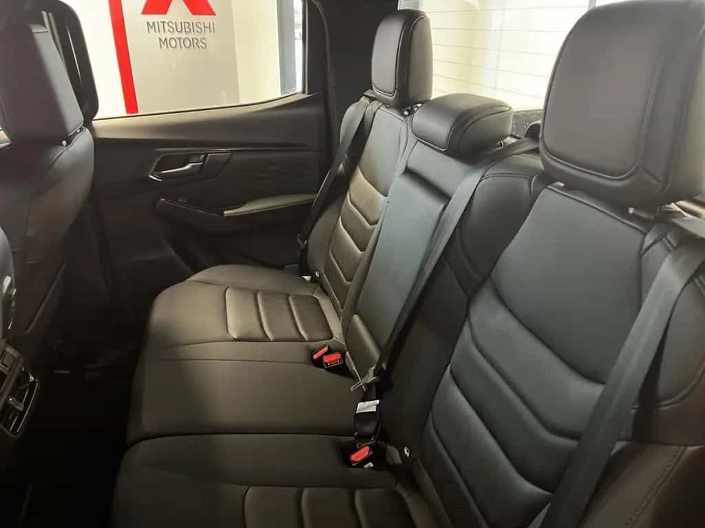 Isuzu D-Max 1.9L DoubleCab 4x4 LSE V-Cross LED ACC PDC 03/2026-photo-11