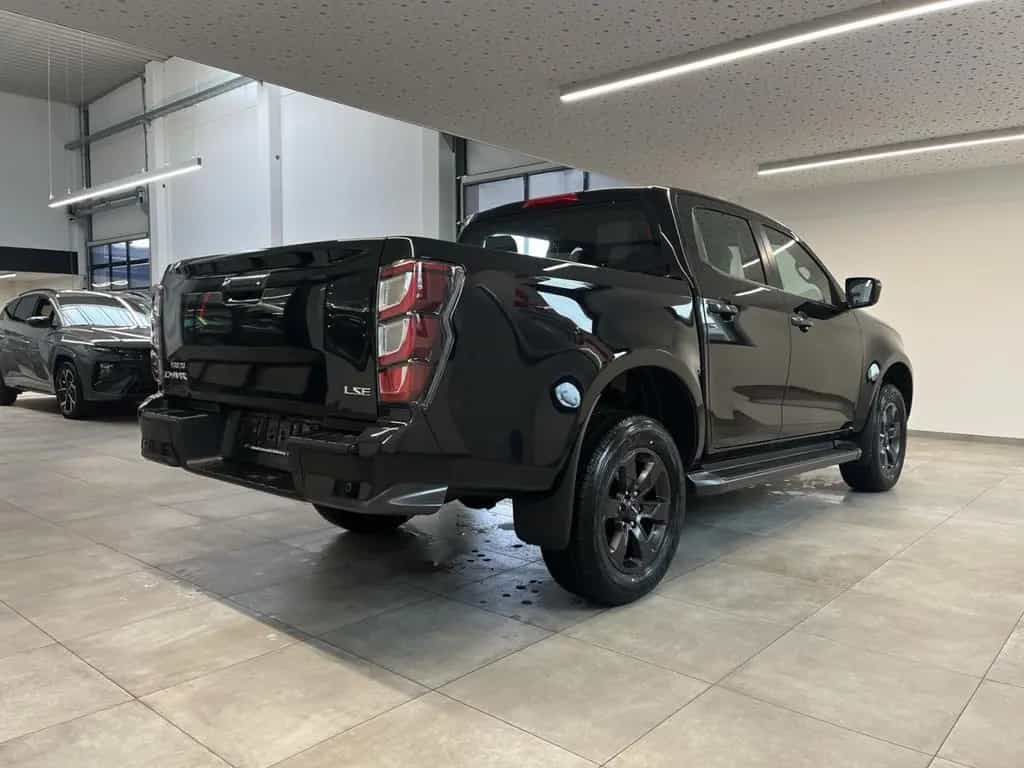 Isuzu D-Max 1.9L DoubleCab 4x4 LSE V-Cross LED ACC PDC 03/2026-photo-3