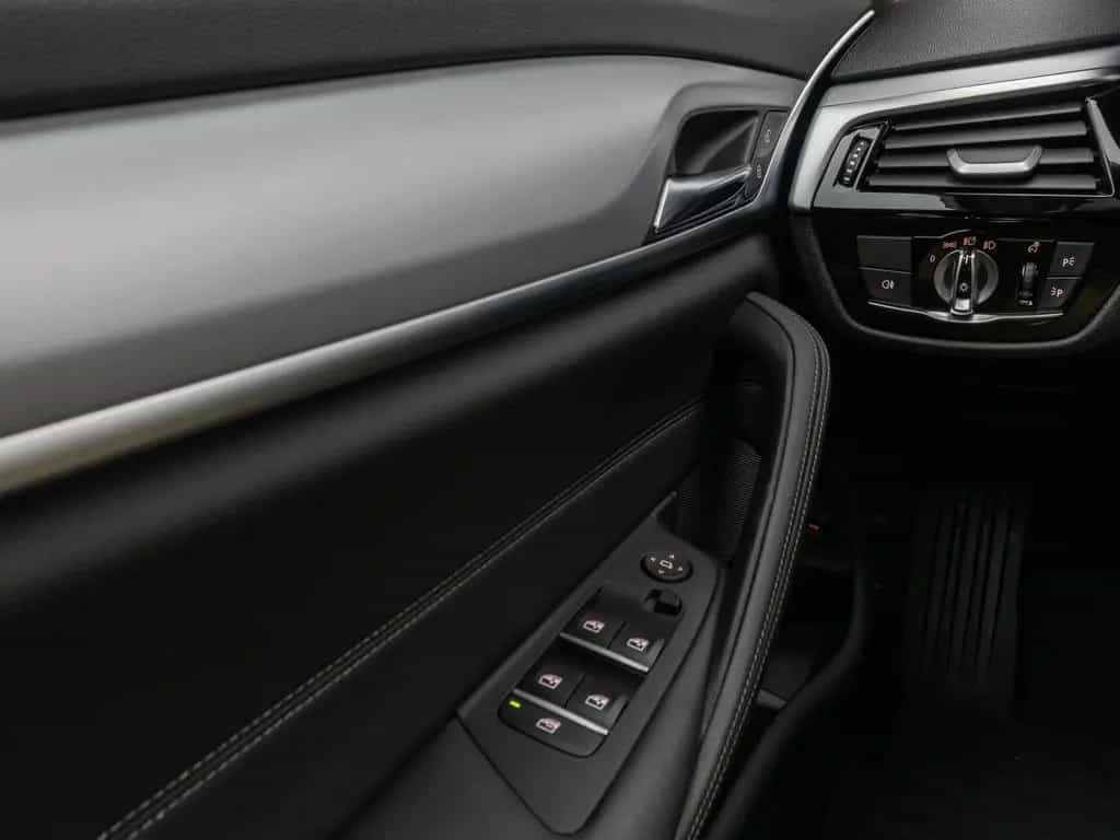 BMW 5 Series 520i PDC DAB CockPitPro Sitzhzg Alarm LED Leder 11/2022-photo-33