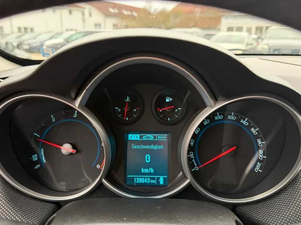 Chevrolet Cruze Station Wagon LT+ 1-Hd/ServiceNEU/TÜV01-27 07/2013-photo-13