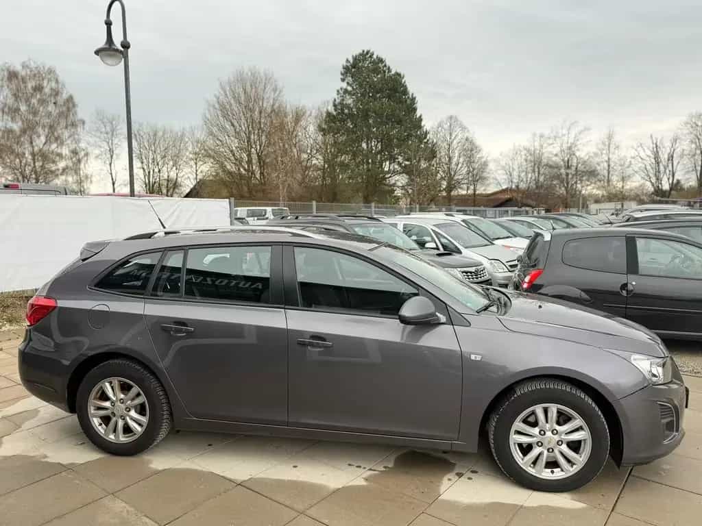 Chevrolet Cruze Station Wagon LT+ 1-Hd/ServiceNEU/TÜV01-27 07/2013-photo-3
