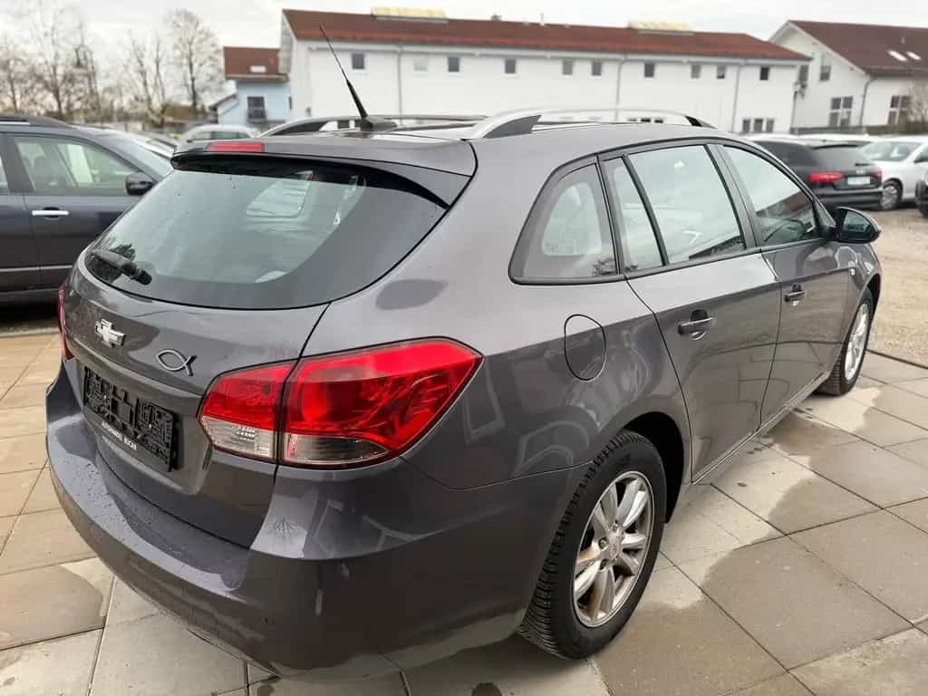 Chevrolet Cruze Station Wagon LT+ 1-Hd/ServiceNEU/TÜV01-27 07/2013-photo-4