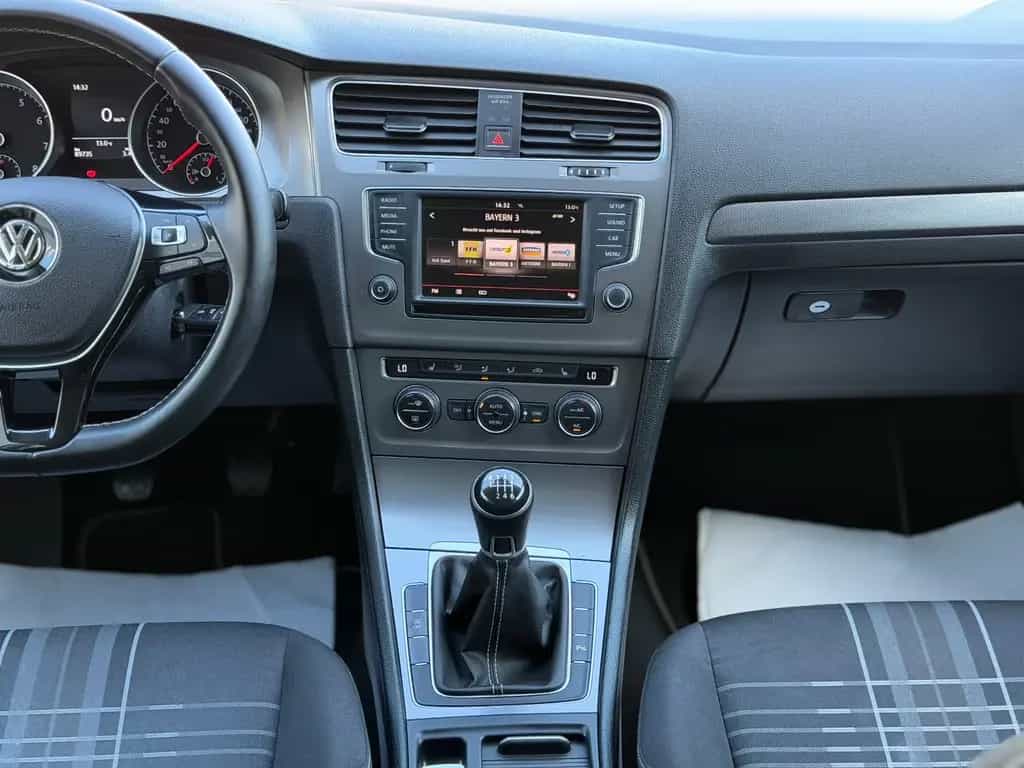 Volkswagen Golf VII Lim. Lounge BMT PDC Sitzheizung Alu 10/2015-photo-22