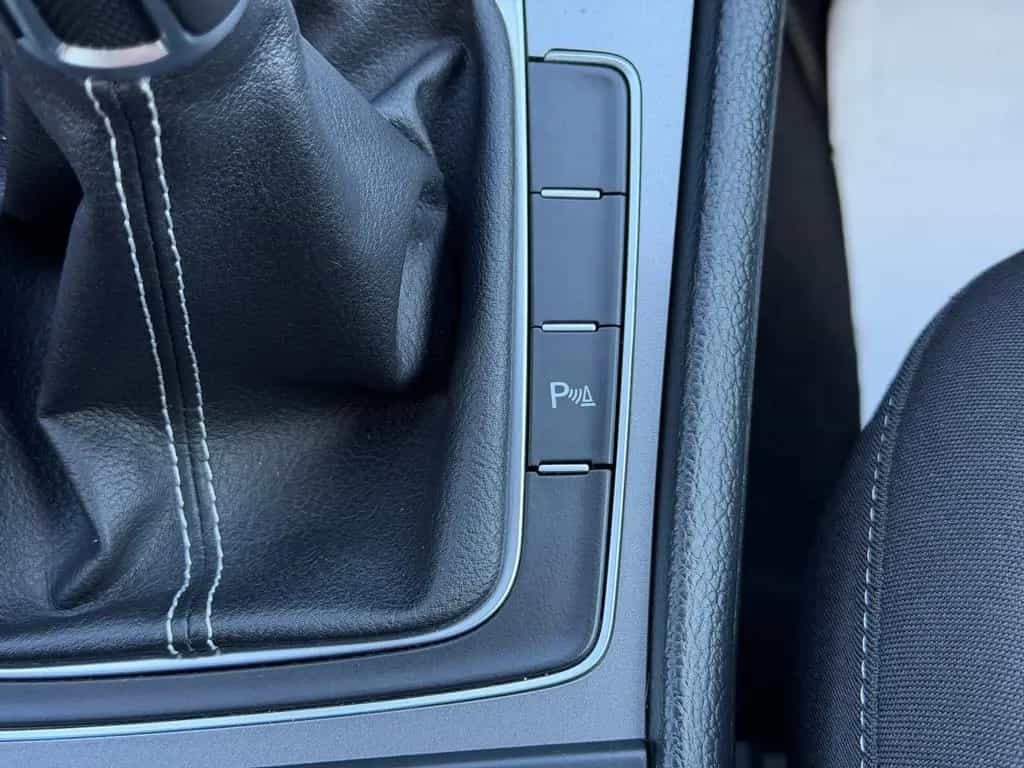 Volkswagen Golf VII Lim. Lounge BMT PDC Sitzheizung Alu 10/2015-photo-27