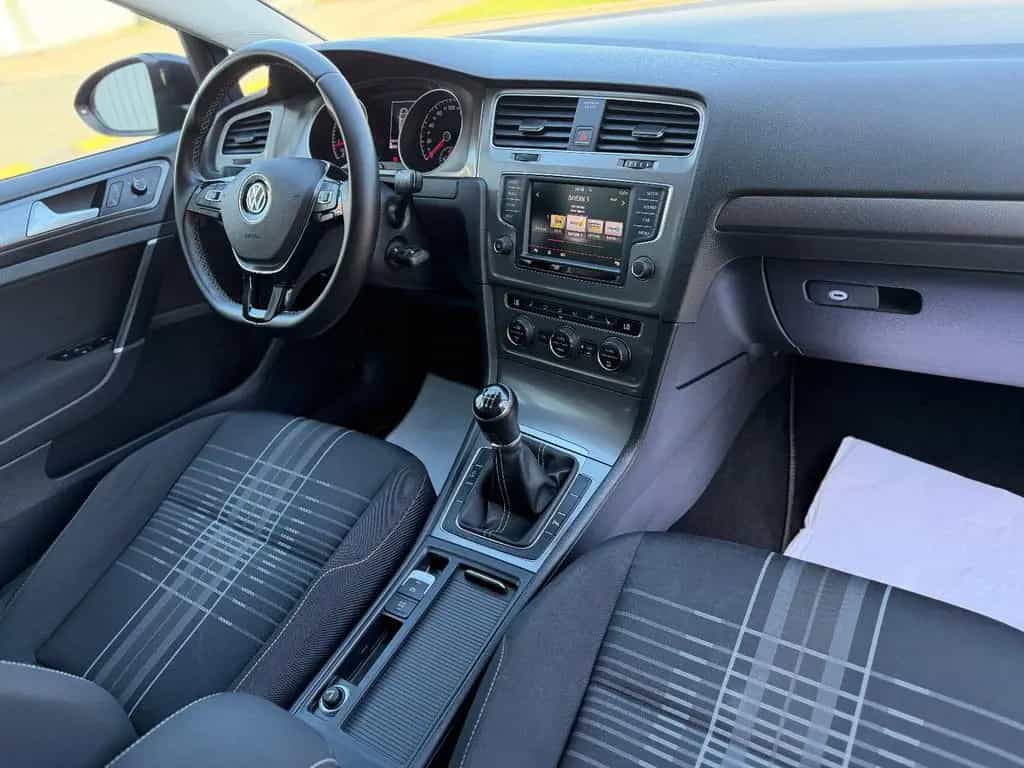 Volkswagen Golf VII Lim. Lounge BMT PDC Sitzheizung Alu 10/2015-photo-30