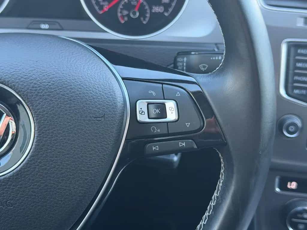 Volkswagen Golf VII Lim. Lounge BMT PDC Sitzheizung Alu 10/2015-photo-34