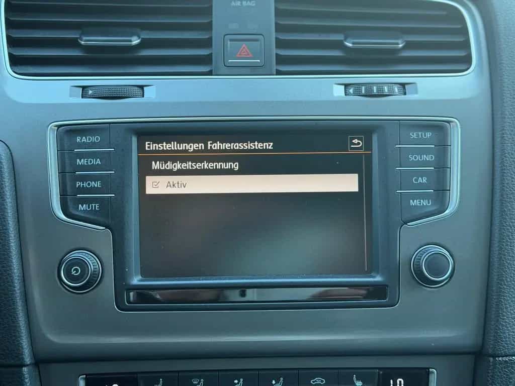 Volkswagen Golf VII Lim. Lounge BMT PDC Sitzheizung Alu 10/2015-photo-39