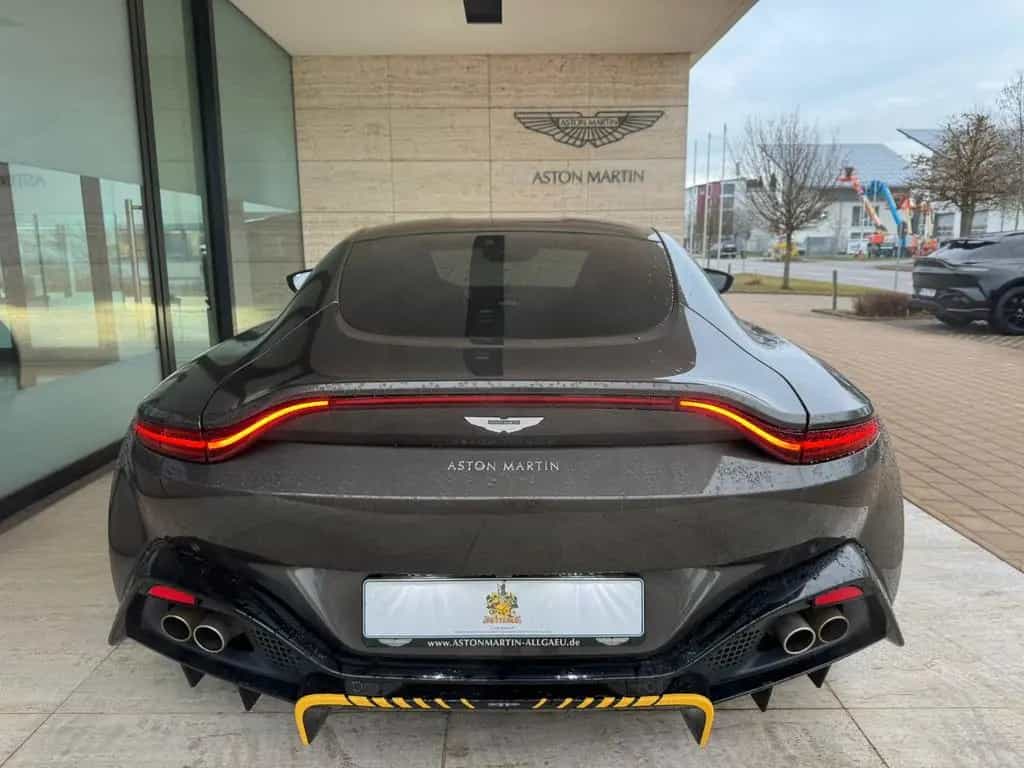 Aston Martin V8 Vantage 007 Edition *Aston Martin Memmingen* 08/2021-photo-3