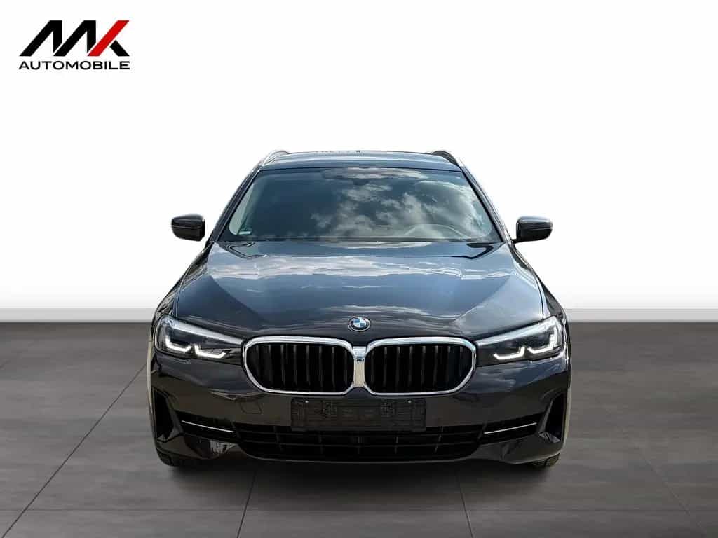 BMW 5 Series 520d Touring KAMERA*AHK*4ZONEN*DRIVINGASSISTANT* 02/2022-photo-1