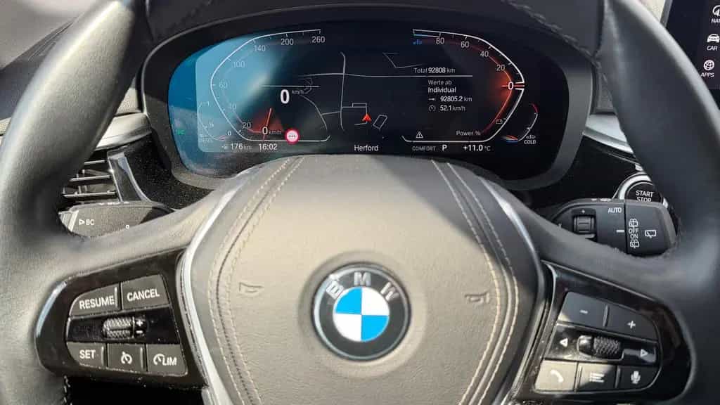 BMW 5 Series 520d Touring KAMERA*AHK*4ZONEN*DRIVINGASSISTANT* 02/2022-photo-12