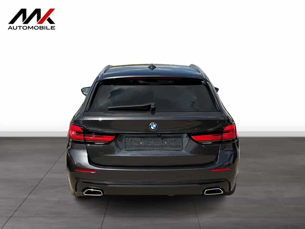 BMW 5 Series 520d Touring KAMERA*AHK*4ZONEN*DRIVINGASSISTANT* 02/2022-photo-2