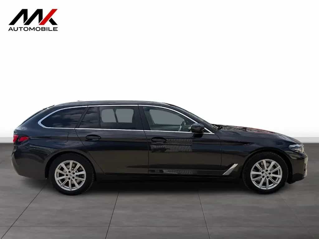 BMW 5 Series 520d Touring KAMERA*AHK*4ZONEN*DRIVINGASSISTANT* 02/2022-photo-3