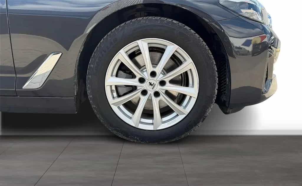 BMW 5 Series 520d Touring KAMERA*AHK*4ZONEN*DRIVINGASSISTANT* 02/2022-photo-4