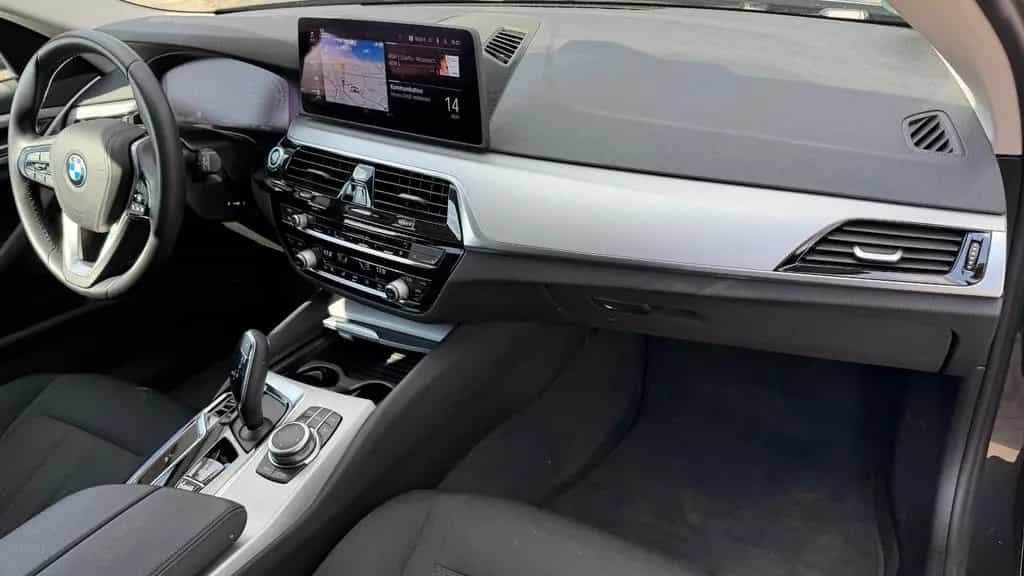 BMW 5 Series 520d Touring KAMERA*AHK*4ZONEN*DRIVINGASSISTANT* 02/2022-photo-9