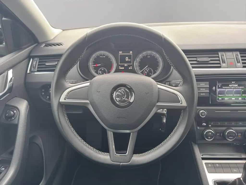 Skoda Octavia Combi Edition*Xenon*AHK* 06/2016-photo-13