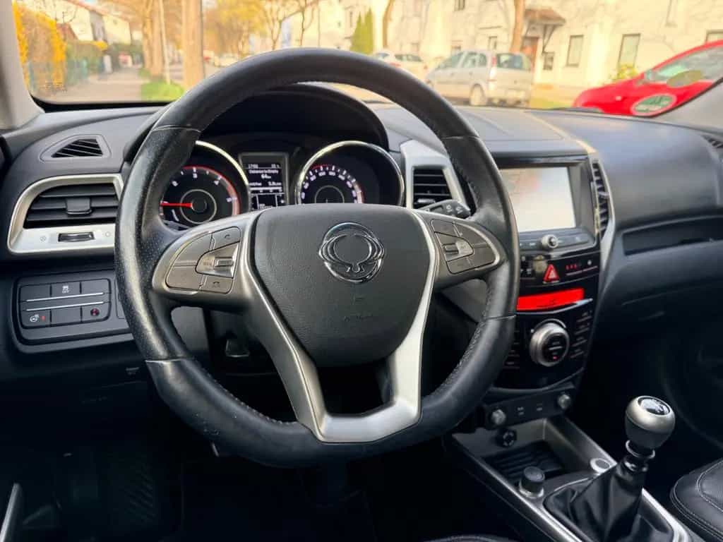 Ssangyong Tivoli 1.6 e-XDi 160 QUARTZ 2WD/R-KAM/LEDER/NAVI 10/2016-photo-26