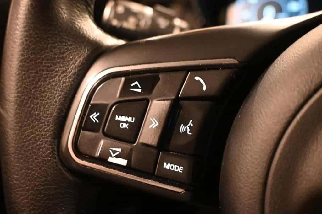Jaguar E-Pace 2.0 T P200 AWD / CAMERA / CARPLAY !! 05/2019-photo-14