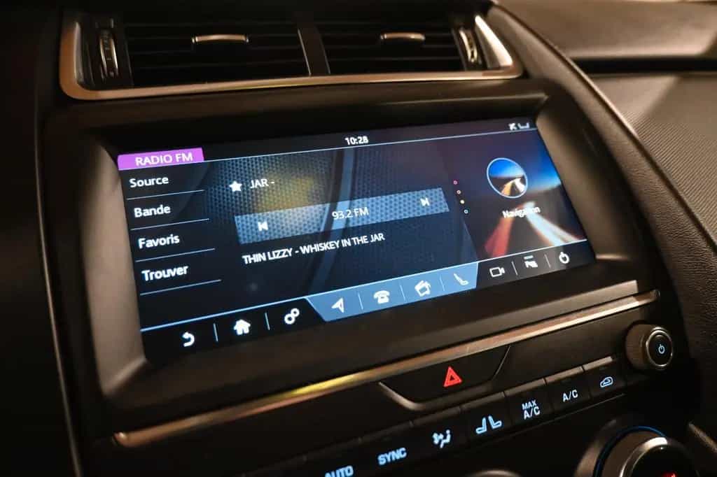 Jaguar E-Pace 2.0 T P200 AWD / CAMERA / CARPLAY !! 05/2019-photo-18