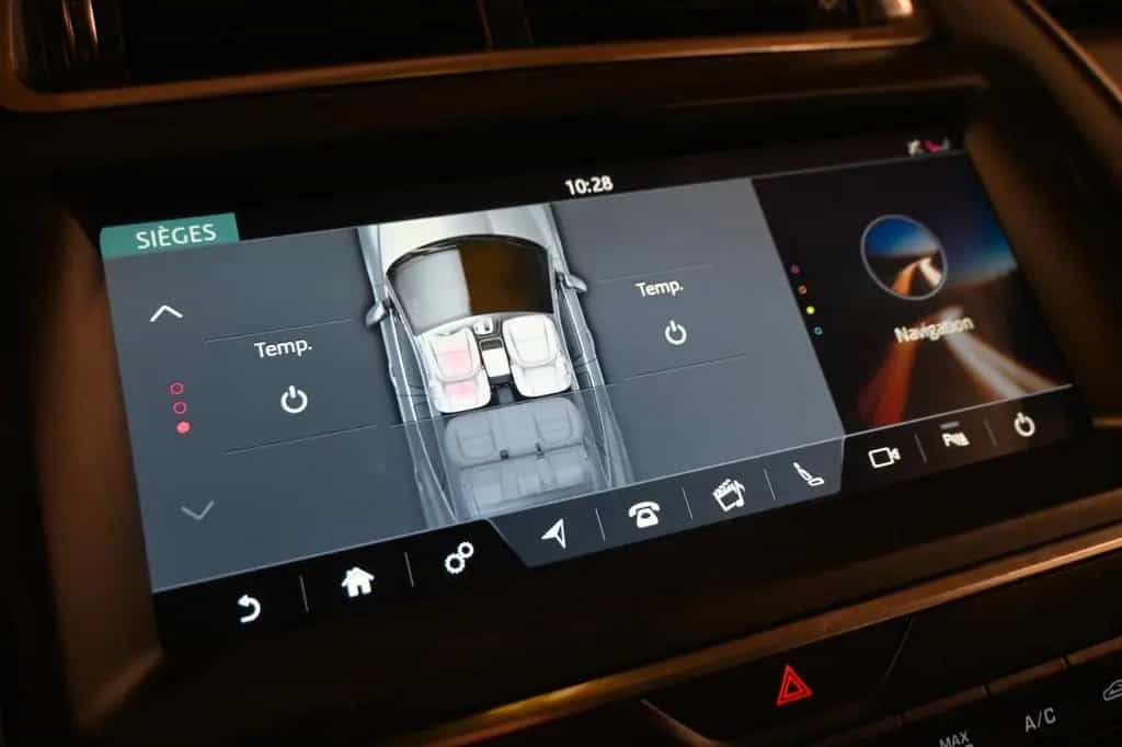 Jaguar E-Pace 2.0 T P200 AWD / CAMERA / CARPLAY !! 05/2019-photo-20