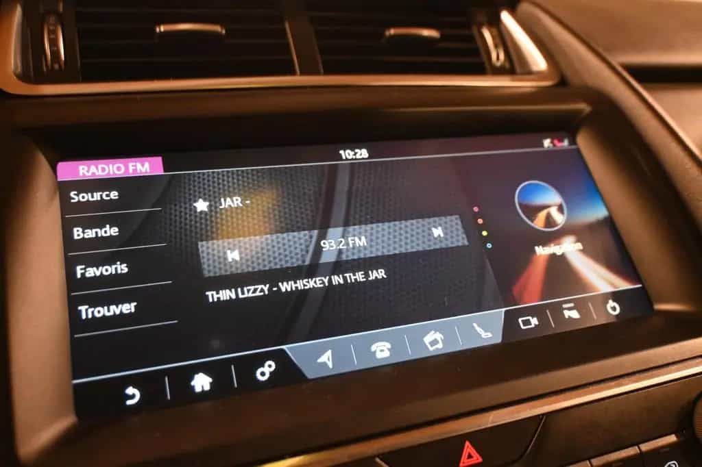 Jaguar E-Pace 2.0 T P200 AWD / CAMERA / CARPLAY !! 05/2019-photo-21