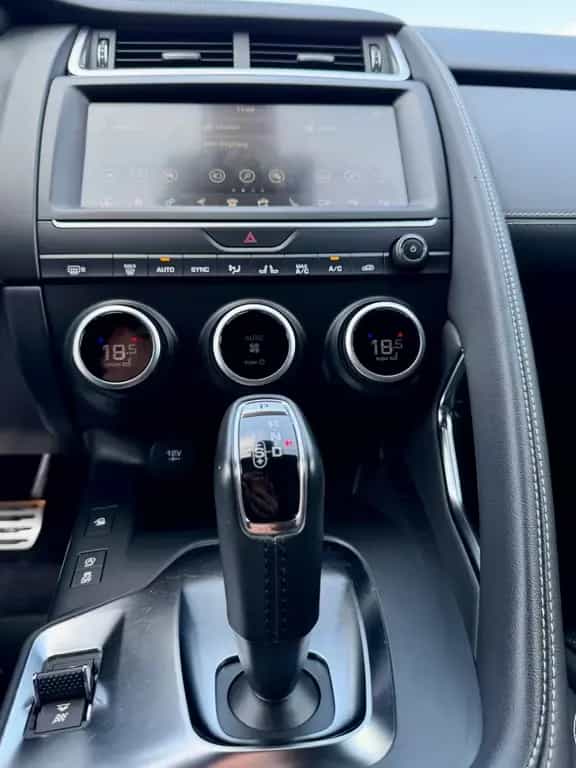 Jaguar E-Pace R-Dynamic SE AWD Perf-Paket*Pano*Garantie 09/2019-photo-10