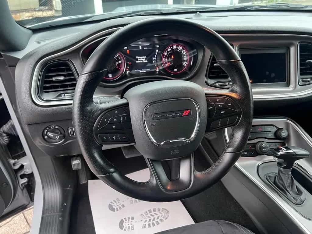 Dodge Challenger SXT Black Top 20 Zoll 01/2023-photo-14