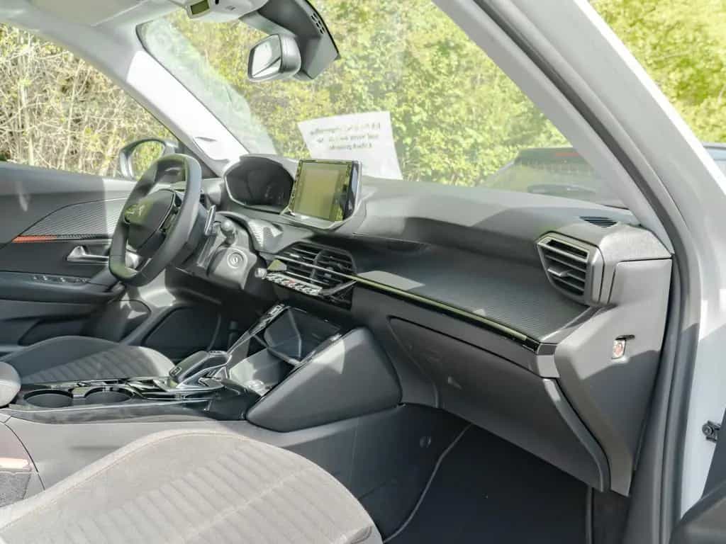 Peugeot 2008 1.2 PureTech KLIMA PDC SHZ KAMERA NAVI LED 02/2022-photo-6