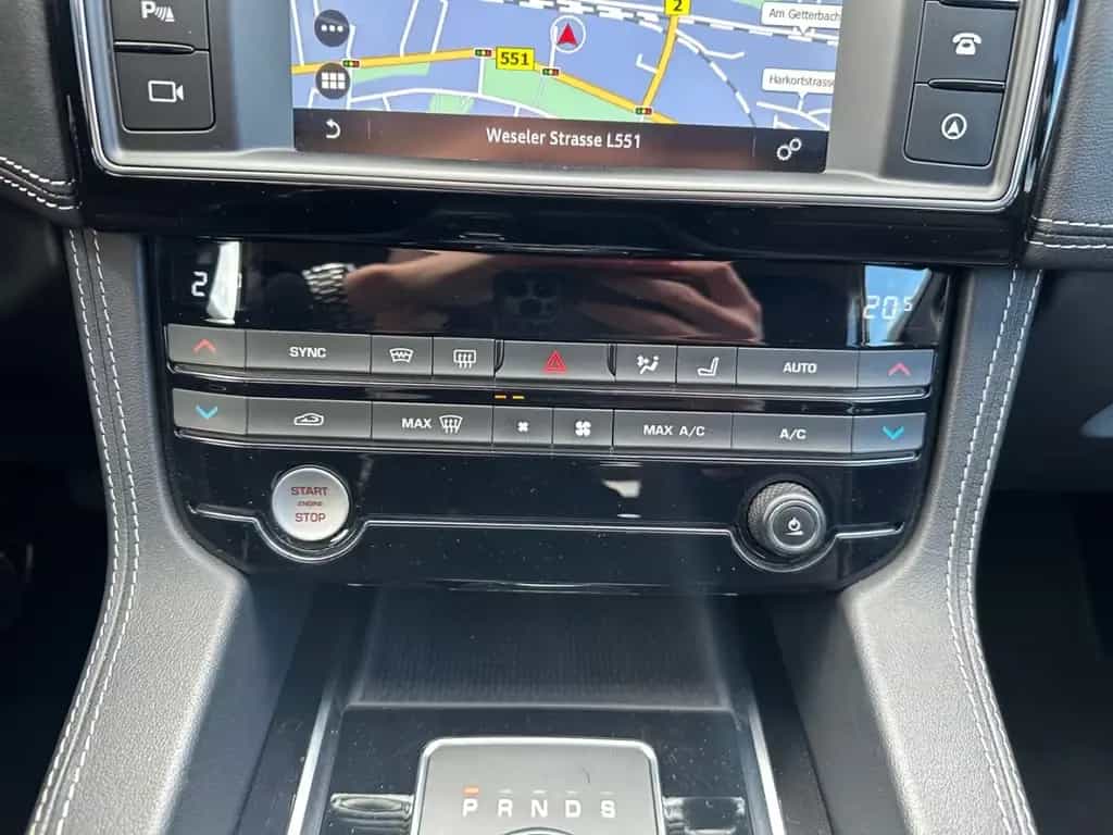 Jaguar F-Pace 30t AWD R-Sport *20Zoll*Meridian*4xSHZ*AH 01/2018-photo-27