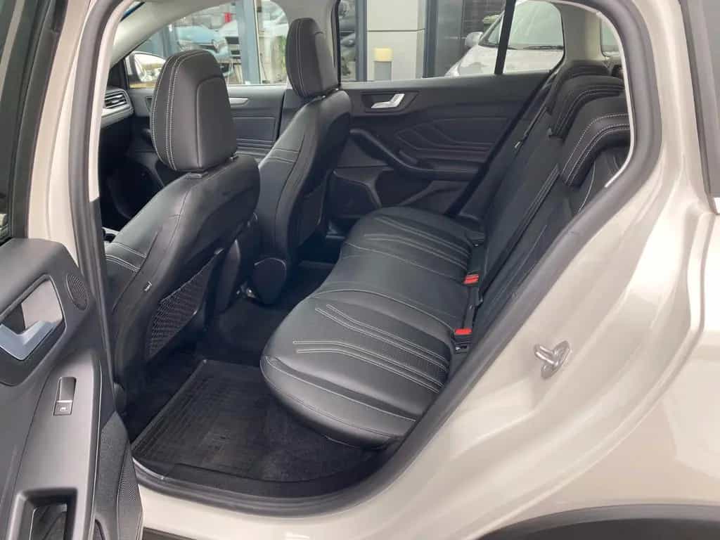 Ford Focus Active Vignale LED ACC HUD Navi Kam Pano 06/2020-photo-12