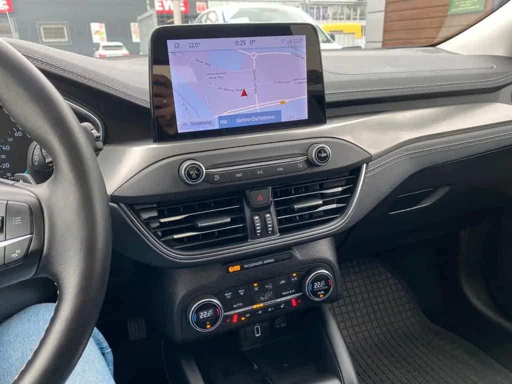 Ford Focus Active Vignale LED ACC HUD Navi Kam Pano 06/2020-photo-18