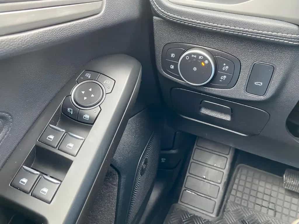 Ford Focus Active Vignale LED ACC HUD Navi Kam Pano 06/2020-photo-20