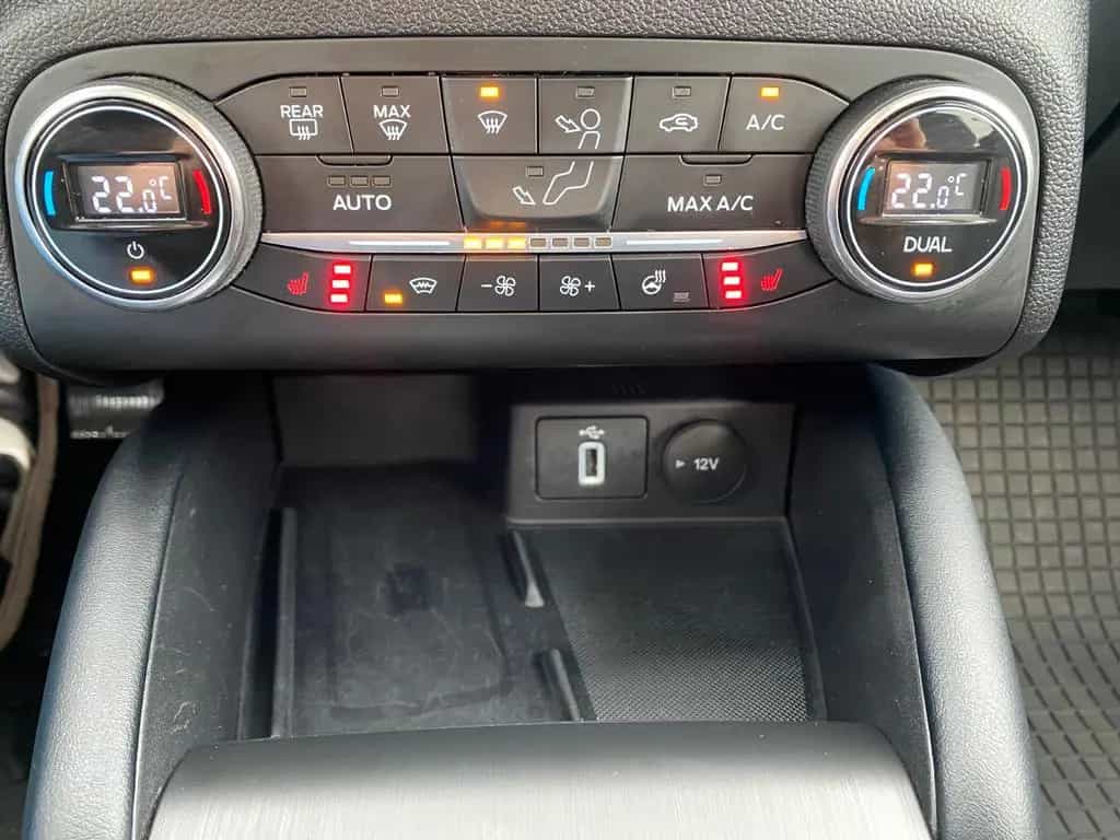 Ford Focus Active Vignale LED ACC HUD Navi Kam Pano 06/2020-photo-21
