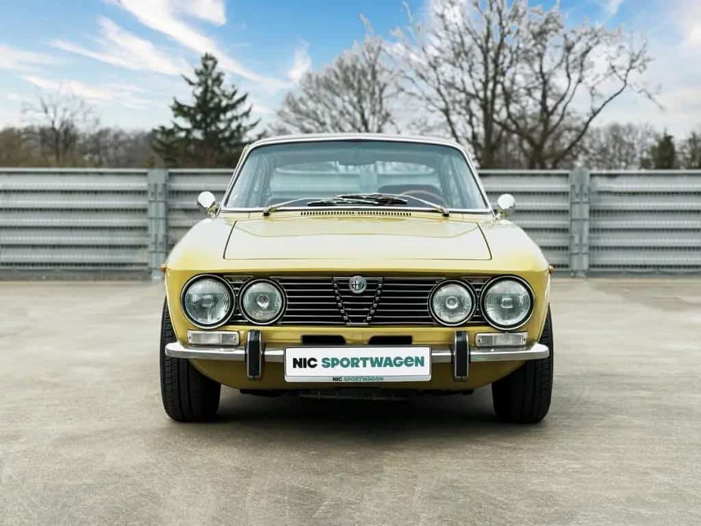 Alfa Romeo 2000 GT Veloce "Giallo Piper" (gelb) 07/1975-photo-1