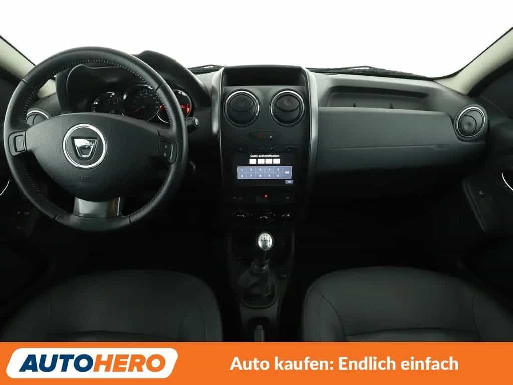 Dacia Duster 1.2 TCe Prestige 4x2*NAVI*TEMPO*PDC*SHZ* 02/2016-photo-11