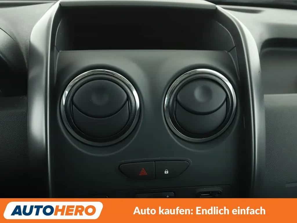 Dacia Duster 1.2 TCe Prestige 4x2*NAVI*TEMPO*PDC*SHZ* 02/2016-photo-20