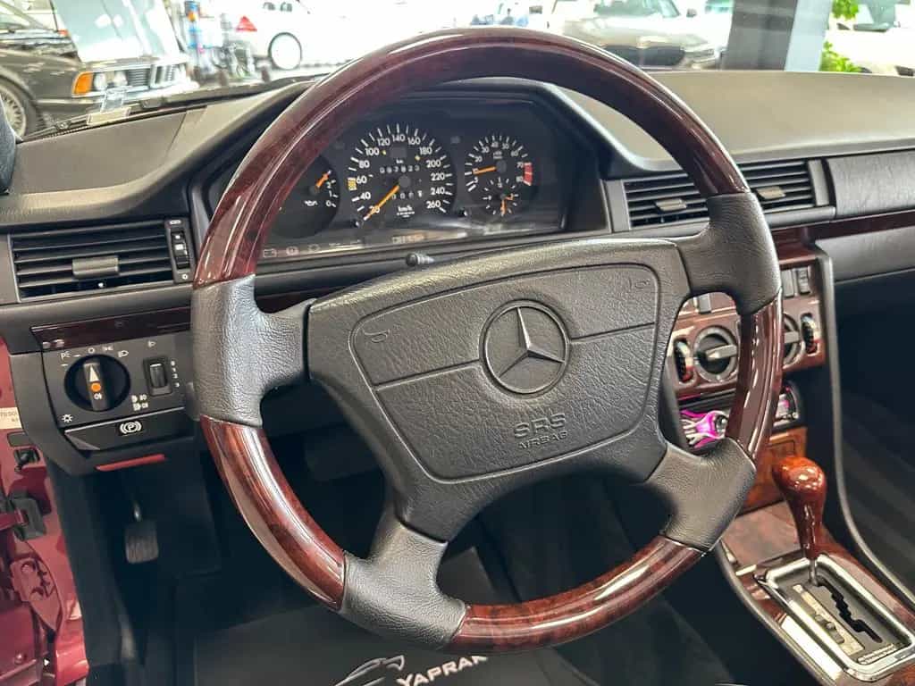 Mercedes-Benz 300 CE 24V Cabrio|Historie|Deutsch|Holz|Sheft 04/1993-photo-18