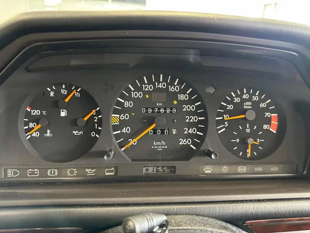 Mercedes-Benz 300 CE 24V Cabrio|Historie|Deutsch|Holz|Sheft 04/1993-photo-19