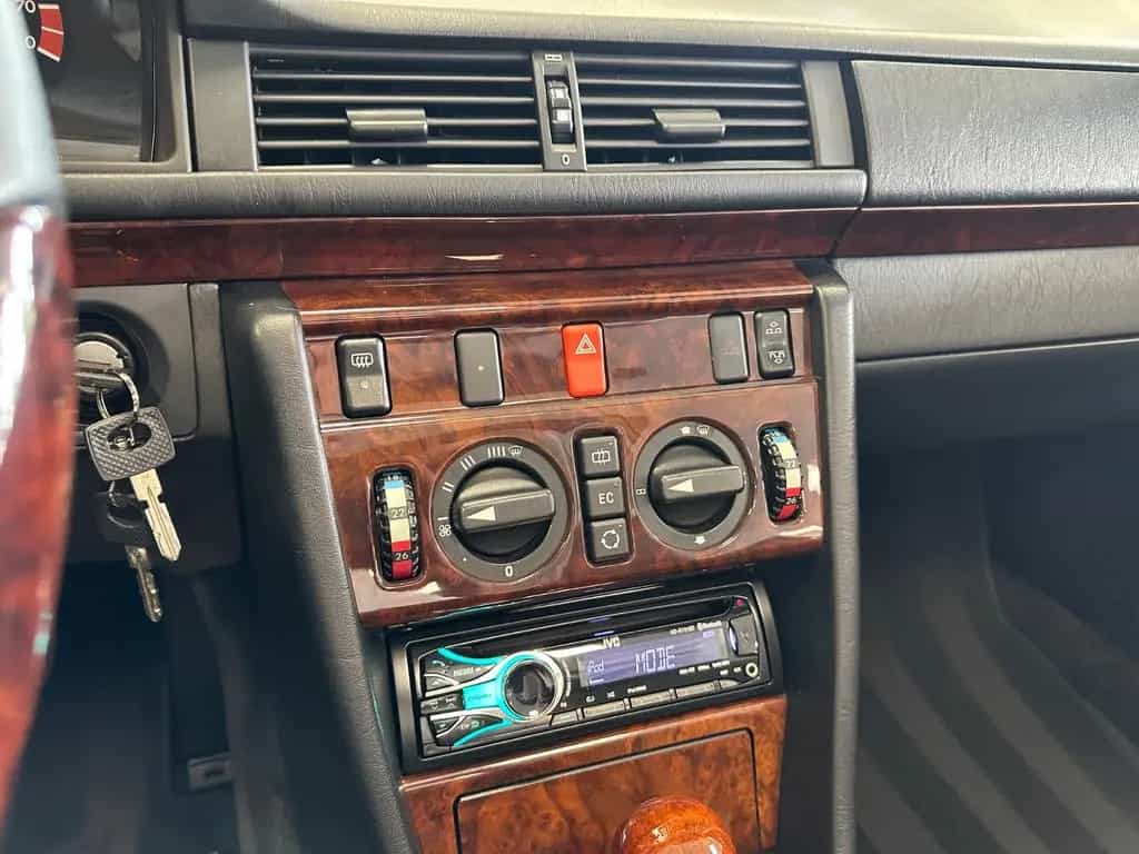 Mercedes-Benz 300 CE 24V Cabrio|Historie|Deutsch|Holz|Sheft 04/1993-photo-21