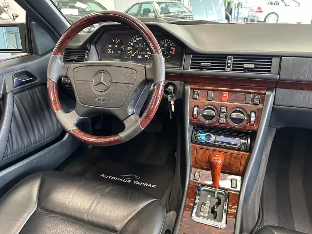 Mercedes-Benz 300 CE 24V Cabrio|Historie|Deutsch|Holz|Sheft 04/1993-photo-23