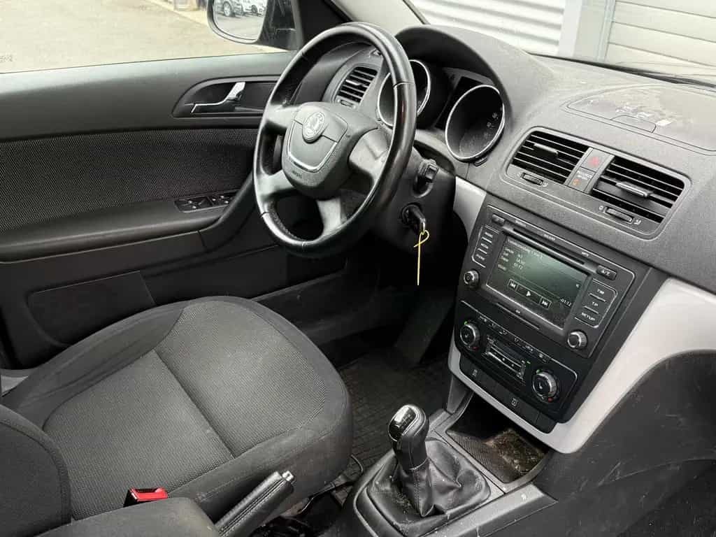 Skoda Yeti Ambition Plus Edition AHK SHZ PDC GRA Klima 09/2011-photo-12