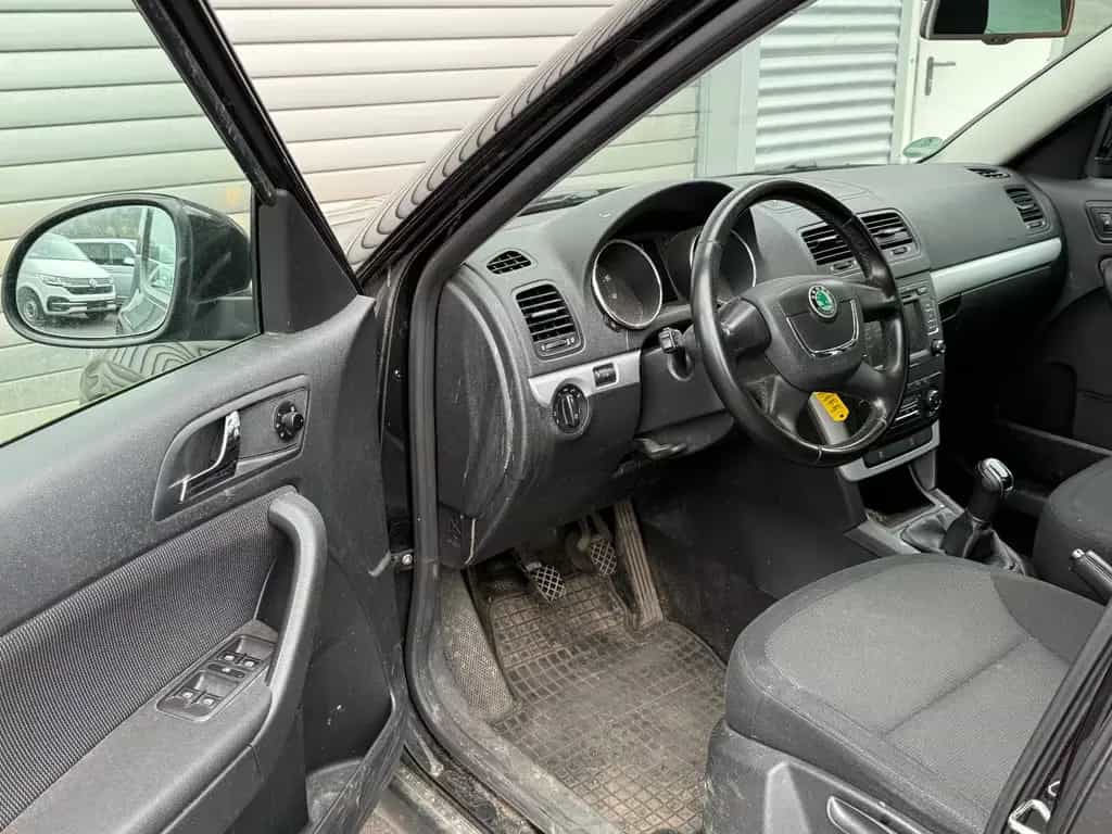 Skoda Yeti Ambition Plus Edition AHK SHZ PDC GRA Klima 09/2011-photo-6